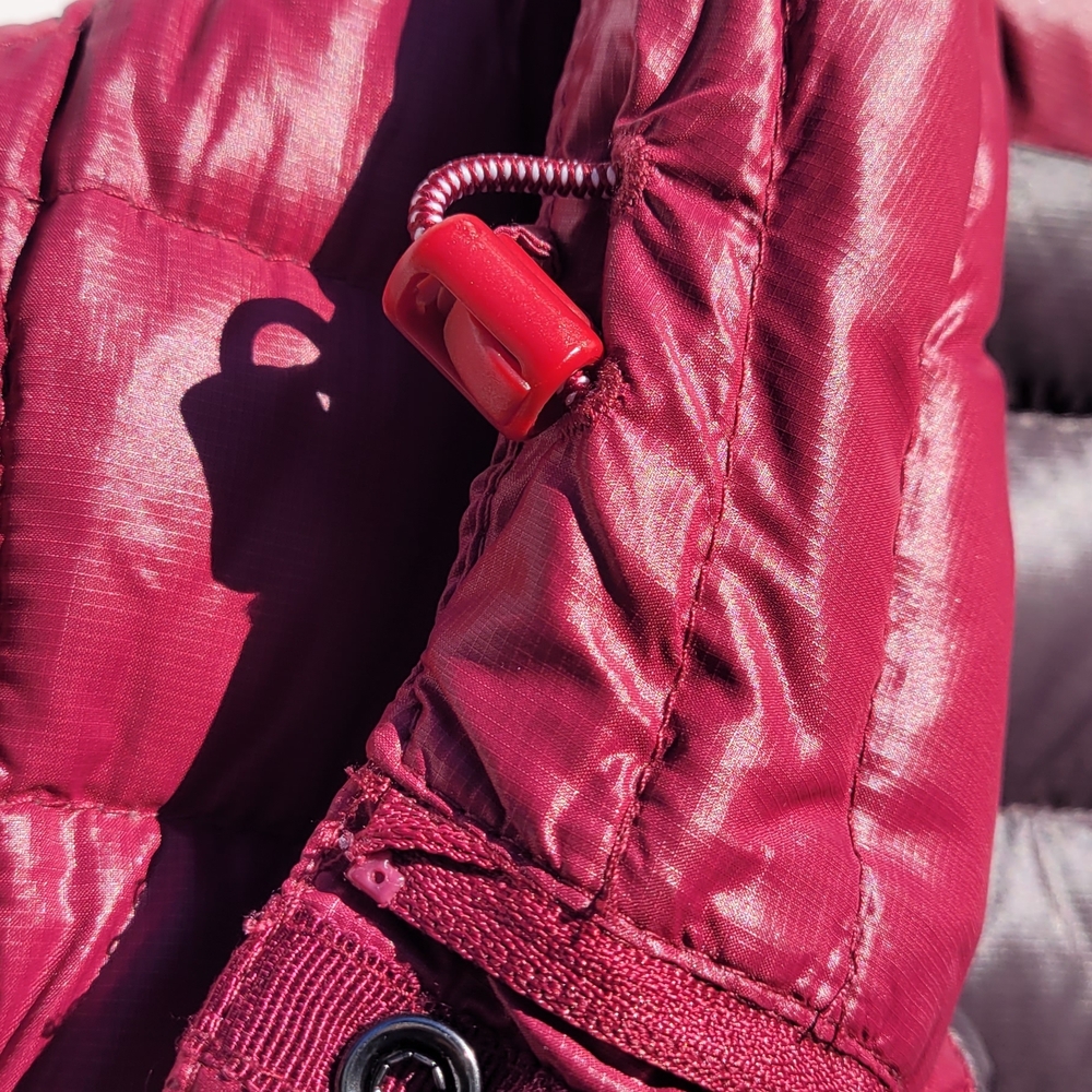GAP Women's Raspberry Quilted Vest - Picture 5 of 7